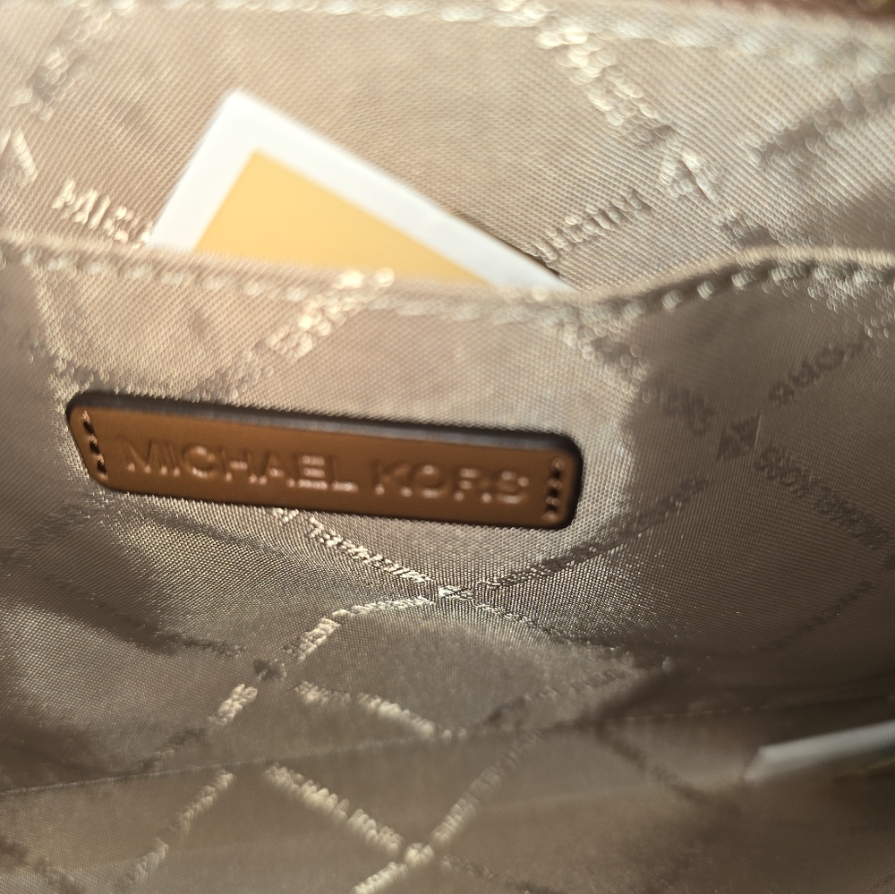 Michael Kors wristlet NWT - Picture 5 of 5